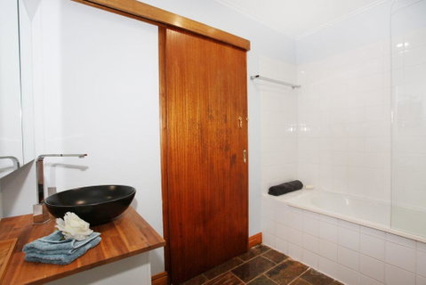 BEACH, SHOPS & FABULOUS VACATION HOME! - Accommodation Burleigh 2