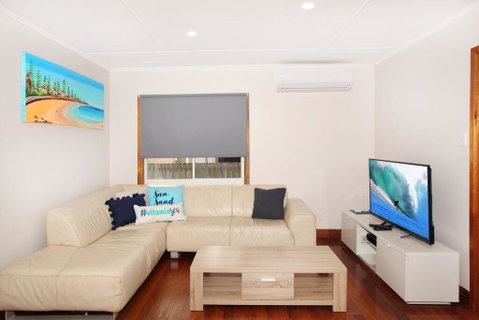 BEACH, SHOPS & FABULOUS VACATION HOME! - Accommodation Burleigh 3