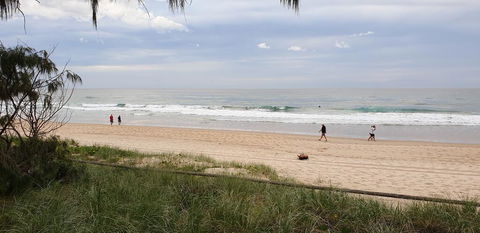 Beachfront Homely APT CBD Sleeps 8 Pool Spa Sauna Tennis AC WiFi - Accommodation Burleigh 3
