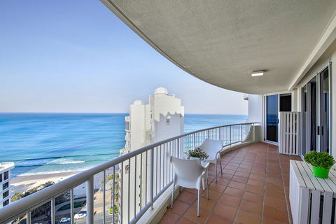 Beachfront Luxury 3 Bedroom In The Heart Of Surfers Paradise - Ocean Views Plus Indoor/outdoor Pool - Accommodation Burleigh 3