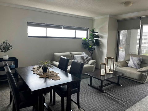 Republic Apartment - Accommodation Burleigh 2