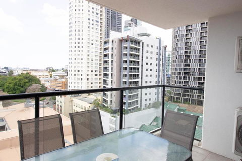 Republic Apartment - Accommodation Burleigh 3