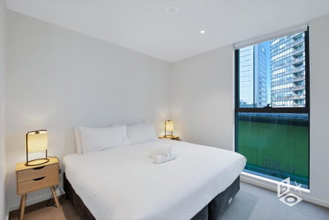 REST COLLECTION Apartments On Collins Docklands - Accommodation Burleigh 2