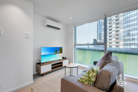 REST COLLECTION Apartments On Collins Docklands - Accommodation Burleigh 0