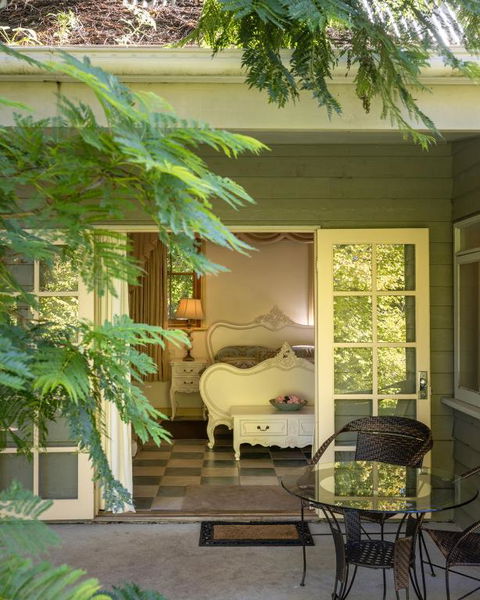 River Cottage - Accommodation Burleigh 1