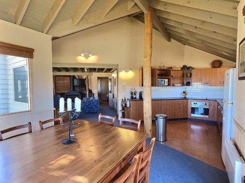 Red Robin - Accommodation Burleigh 3