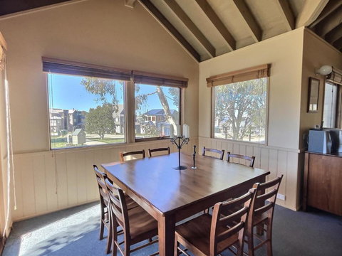 Red Robin - Accommodation Burleigh 2