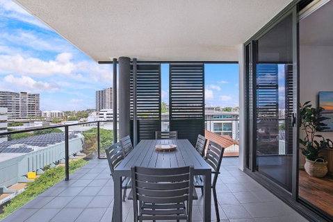 Regatta Hideaway - A Breezy Balcony Residence - Accommodation Burleigh 1