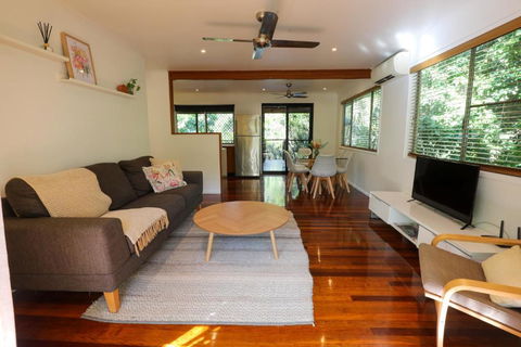 Regent Bower Cottage - Accommodation Burleigh 1