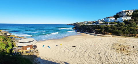 Relaxed Coastal Living With Fantastic Sea Views - Accommodation Burleigh 3