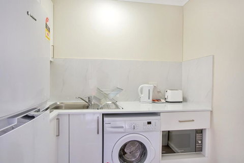 Renovated Stylish Studio - Accommodation Burleigh 3