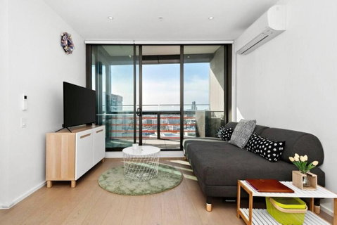 Resort-style Docklands Riverview Stay With Parking - Accommodation Burleigh 2