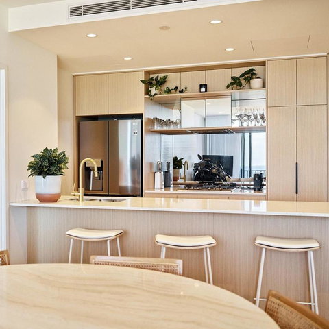 Resort Style Ocean Front Apartment Palm Beach - Accommodation Burleigh 1