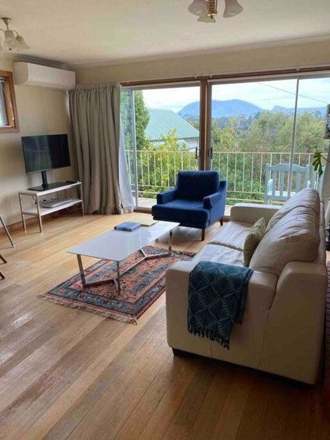 Retro Apartment Cornelian Bay - Water Views - Accommodation Burleigh 1