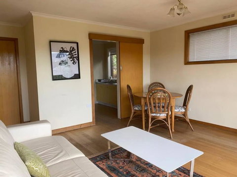 Retro Apartment Cornelian Bay - Water Views - Accommodation Burleigh 3