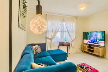 RetroRhapsody with Accommodation Burleigh