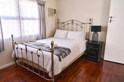 RetroRhapsody - Accommodation Burleigh 2