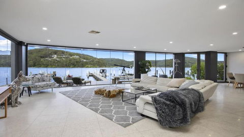 Riptides Booker Bay -Waterfront Apartment, Walk To Shops & Cafes - Accommodation Burleigh 0