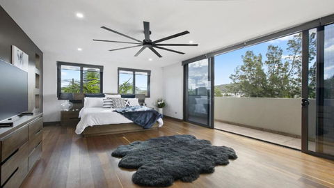 Riptides Booker Bay -Waterfront Apartment, Walk To Shops & Cafes - Accommodation Burleigh 2