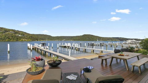 Riptides Booker Bay -Waterfront Apartment, Walk To Shops & Cafes - Accommodation Burleigh 1