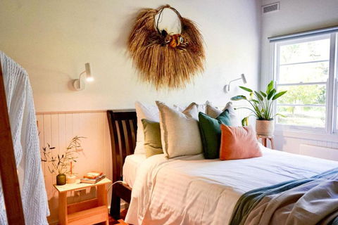 River Lea Cottage - Accommodation Burleigh 0
