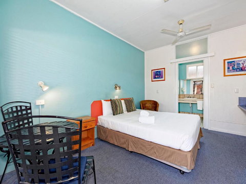 Riviera Motel Bundaberg - Accommodation Burleigh 2