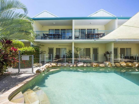 SAILS 9 Beachfront Getaway Horseshoe Bay - Accommodation Burleigh 0