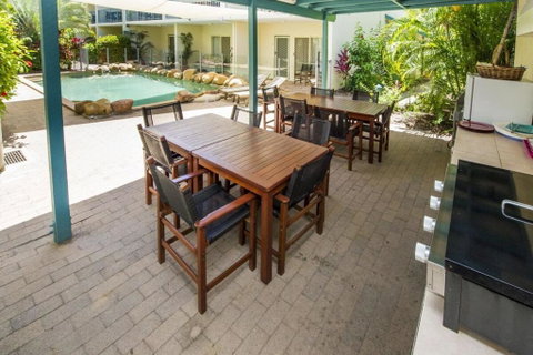 SAILS 9 Beachfront Getaway Horseshoe Bay - Accommodation Burleigh 3