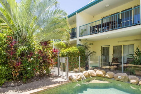 SAILS 9 Beachfront Getaway Horseshoe Bay - Accommodation Burleigh 2