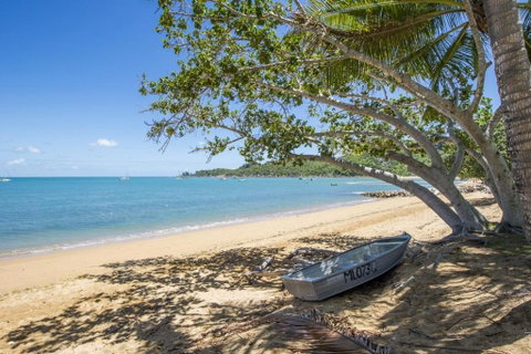 SAILS 9 Beachfront Getaway Horseshoe Bay - Accommodation Burleigh 1