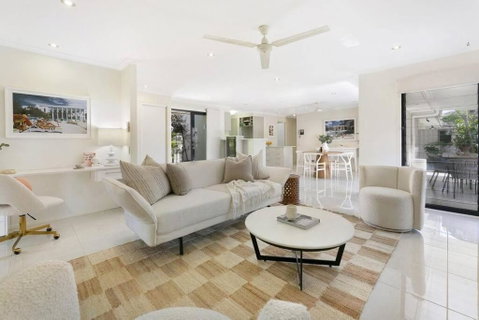 Riviera Road Miami - 4BRM Dual Villa - Accommodation Burleigh 0