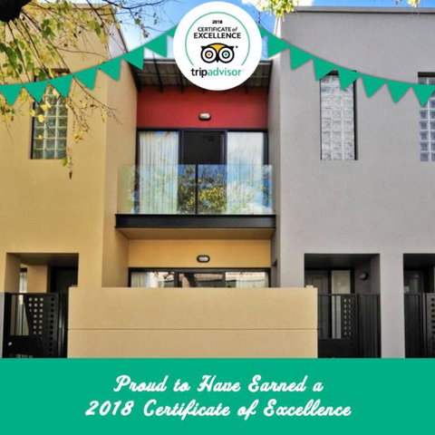 RNR Sturt Holiday Home - Accommodation Burleigh 1