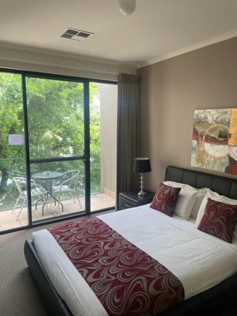 RNR Sturt Holiday Home - Accommodation Burleigh 0