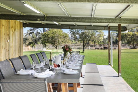 Roads End With Games Barn Ponies Alfresco Dining - Accommodation Burleigh 2