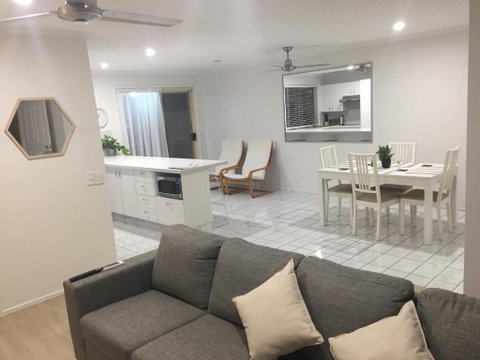 Robin Joy - Accommodation Burleigh 2