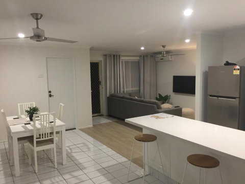 Robin Joy - Accommodation Burleigh 3
