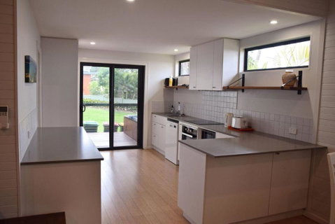 Rockleigh - Bring Your Own Linen. - Accommodation Burleigh 2