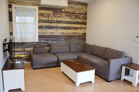 Rockleigh - Bring Your Own Linen. - Accommodation Burleigh 3