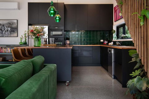 Rocky Hollow - Accommodation Burleigh 2