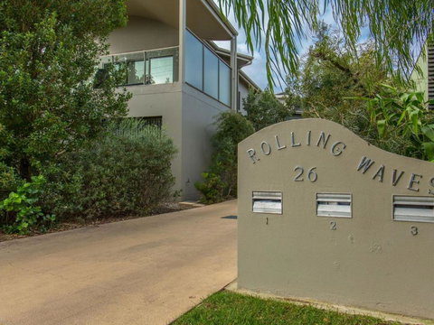Rolling Waves No 2 - Accommodation Burleigh 0