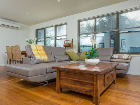 Rolling Waves No 2 - Accommodation Burleigh 1