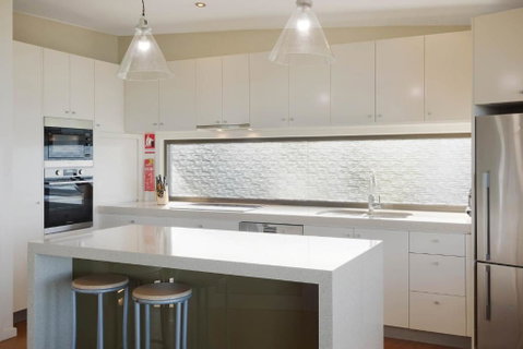 Rolling Waves 3 - Beach Access & Pet Friendly! - Accommodation Burleigh 3