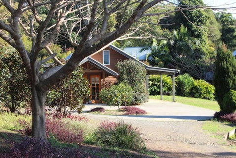 Romantic Lakeview Cottage - Accommodation Burleigh 0