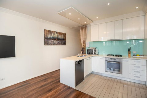 Rome Sky Villa - Accommodation Burleigh 3