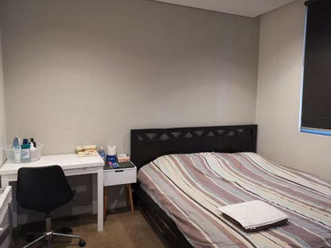 Room With King-size Bed Close To Melbourne CBD & Southern Cross Station - Accommodation Burleigh 0