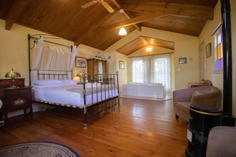 Rose Petal Cottage - Accommodation Burleigh 0