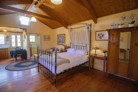 Rose Petal Cottage - Accommodation Burleigh 2