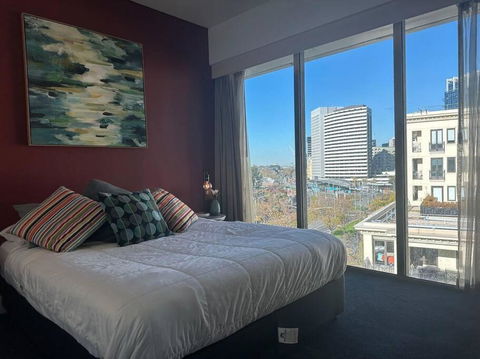 Royal Garden Residence - Accommodation Burleigh 0