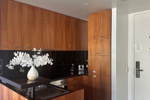 Royal Garden Residence - Accommodation Burleigh 2