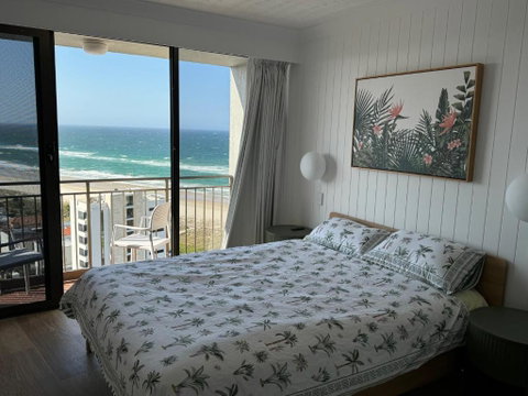 Royal Palm Resort On The Beach - Accommodation Burleigh 1